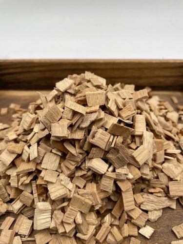 نشارة خشب قطع wood chips متوسط 6-10 مل
