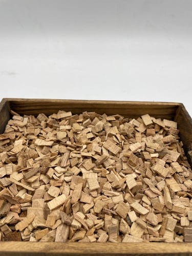 نشارة خشب قطع wood chips متوسط 6-10 مل