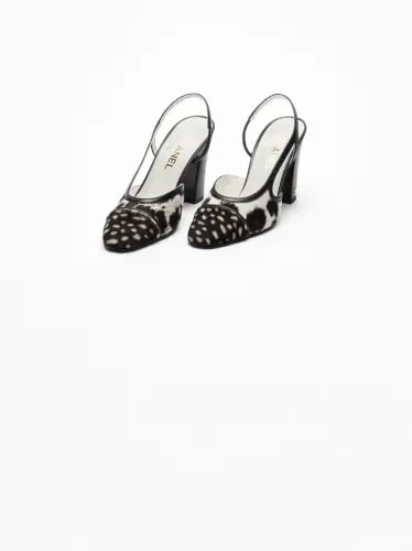 CHANEL – حذاء كلاسيكي من الفرو (Classic Calf Hair Flats)