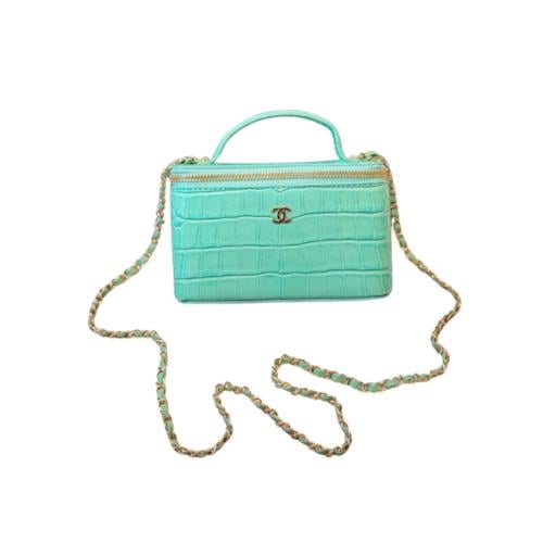 CHANEL – حقيبة Vanity بنقشة جلد التمساح (Croc-Embossed Vanity Bag)