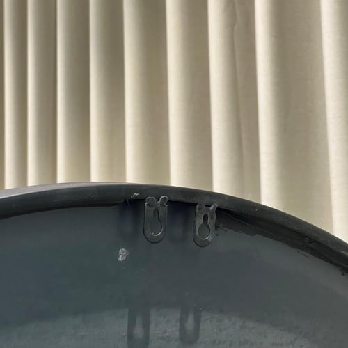 مرآة فيورا – بإطار حديدي أنيق وحجم كبير