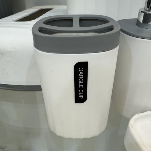 طقم حمام كلاسيك 8 قطع – تصميم بسيط وأنيق