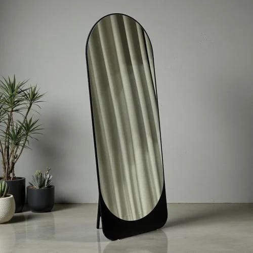 Full-length floor mirror with modern design – can...