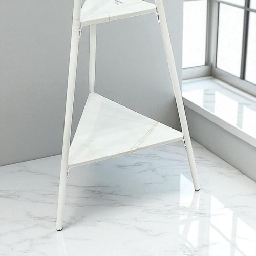 علاقة ملابس بتصميم عصري مع رفوف ديكور