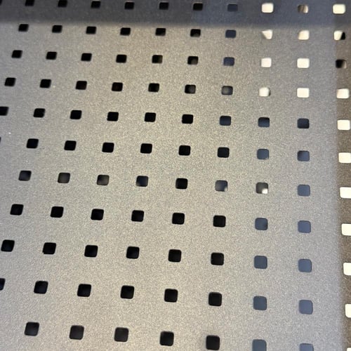 عربية تخزين حديد بعجلات – عملية، متينة، وتهوية ذكي...