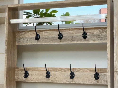 خزانة أحذية وتعليق ملابس ودرج في قطعة واحدة