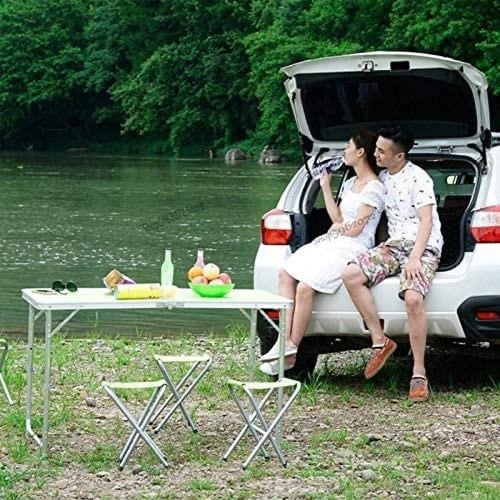 طاولة مع 4 كراسي قابلة للطي والحمل