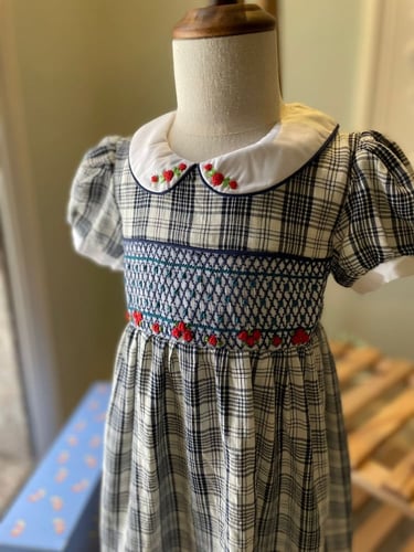 فستان ريفي مورد باللون الكحلي