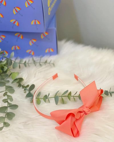 تاج باللون المشمشي