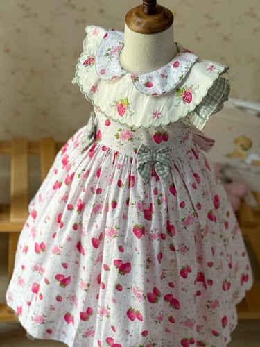 فستان الفراولة الزهرية