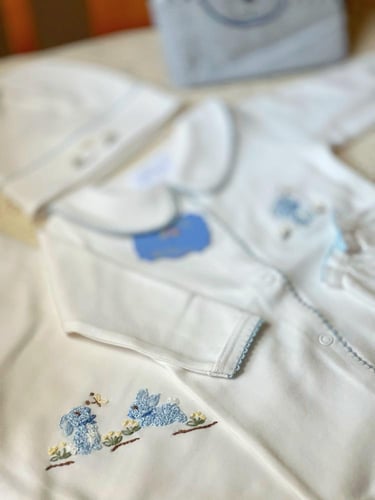 طقم مواليد- تطريز ارنوب - ازرق