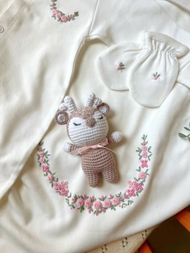 طقم مواليد - تطريز ورود - وردي