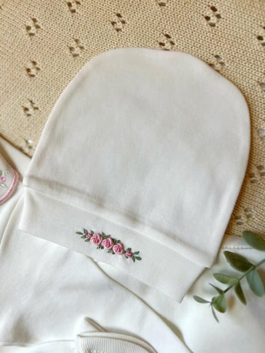 طقم مواليد - تطريز ورود - وردي