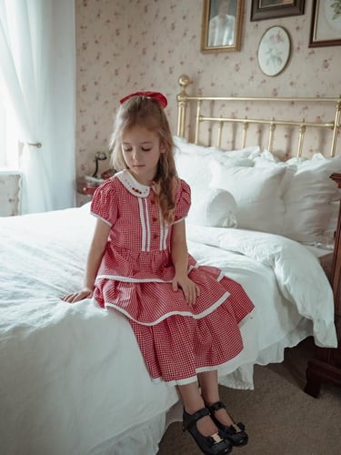 فستان احمر - طبقات