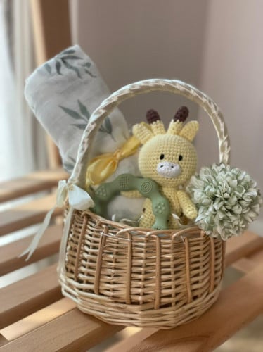 سلة الزرافة الصغيرة الخضراء