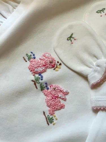 طقم مواليد - تطريز ارنوب - وردي