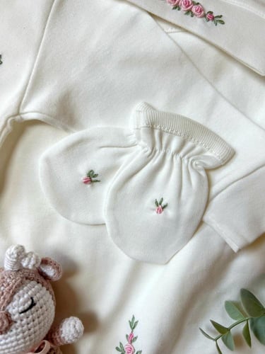 طقم مواليد - تطريز ورود - وردي