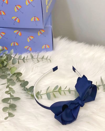 تاج باللون الكحلي