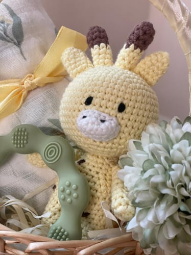 سلة الزرافة الصغيرة الخضراء