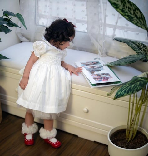 فستان أبيض ملكي