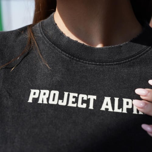 تي شيرت بروجكت ألفا بتصميم خلفي