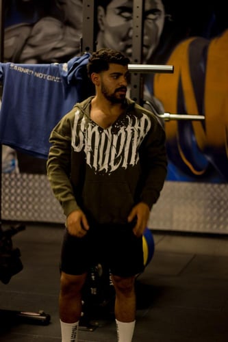 هودي فانديتا لون الدخان بقصة عنق عميقة