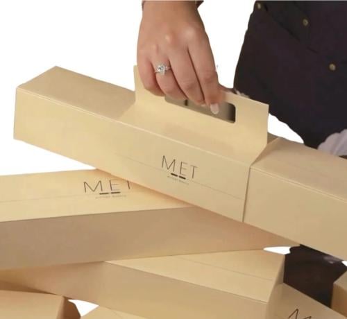 علب مميزه بحامل