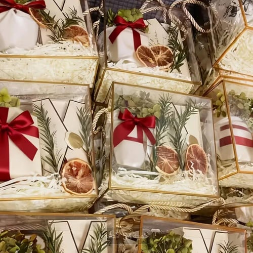 علب شفافة ايطار ذهبي