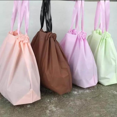 أكياس فاخره بيد