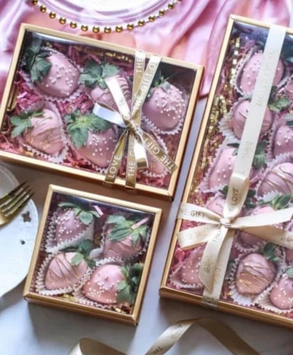 علب بغطاء شفاف