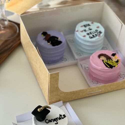 علب كيك مربع