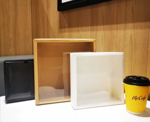 علبه بغطاء شفاف