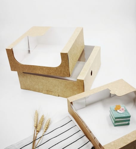 علب كيك مربع