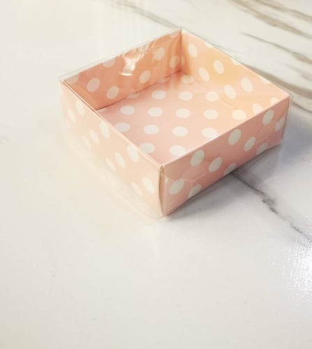 علب مربعه بسلوفان داخلي