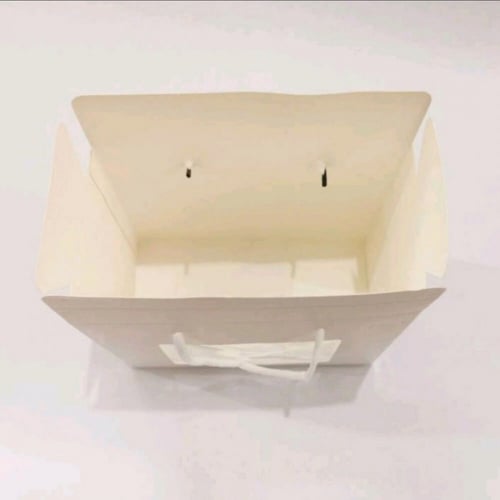 شنطه بنافذة شفافة