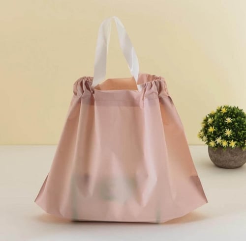 أكياس فاخره بيد