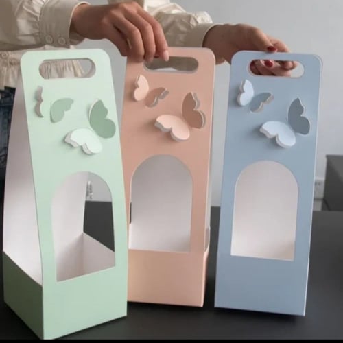 حامل كيك فراشه بعده الوان