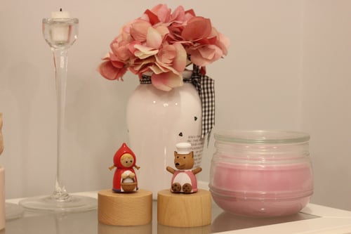 للحبه Little Red Riding Hood/Wolf grandmother.