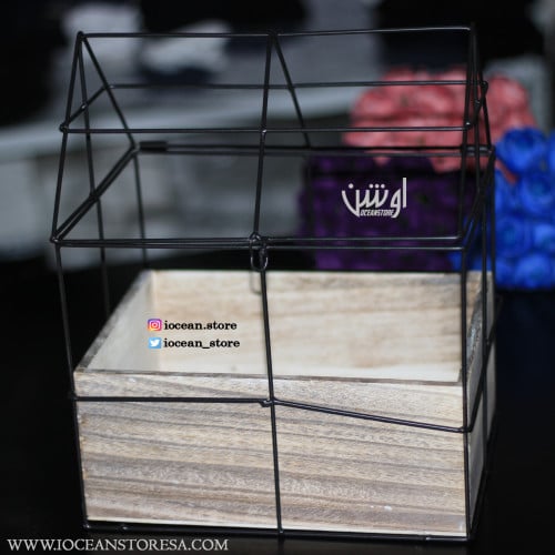 بوكس هدية خشبي +زجاجة صغيرة ..