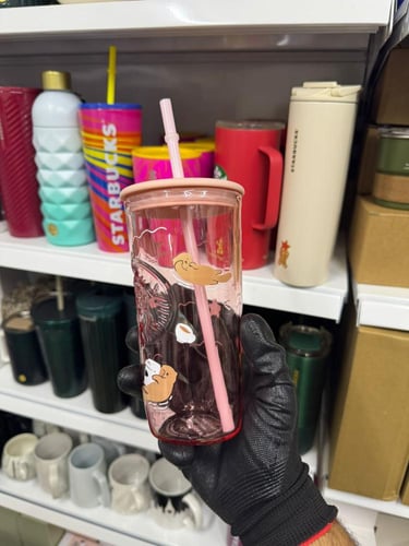 ستاربكس - كوب قزاز وردي عليه دبدوب