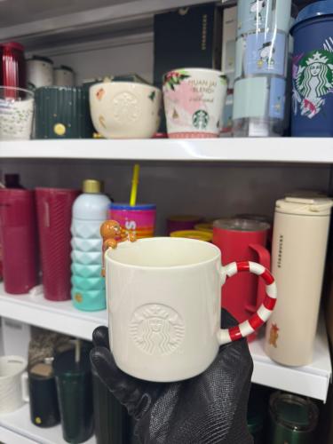 ستاربكس - كوب سيراميك ابيض مع دب معلق