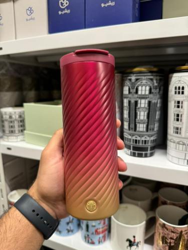 ستاربكس - مق احمر وذهبي