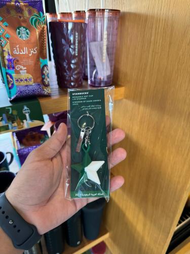 سداده اكواب على شكل ميدلية اليوم الوطني 94