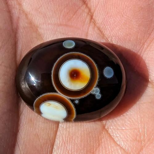 حجر سليماني هندي طبيعي كرزية عين مميزة في المنتصف