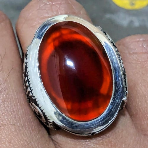 خاتم عقيق يماني أحمر زعفراني طبيعي عالي الزجاجية ص...