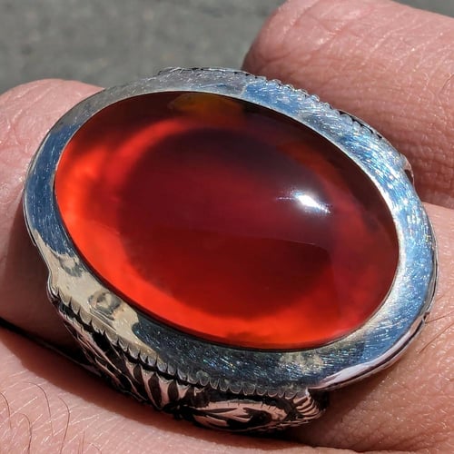 خاتم عقيق يماني أحمر زعفراني طبيعي عالي الزجاجية ص...