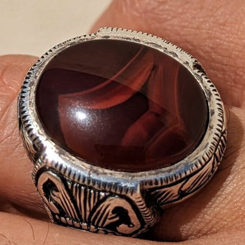 خاتم عقيق يماني أصلي طبيعي كرزي مزعفر صياغة إشفاق