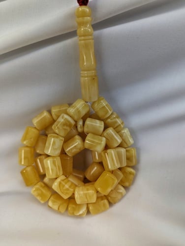 سبحة كهرب أصلي وطبيعي مبرقع بياض قطع صندوقي قطعة م...