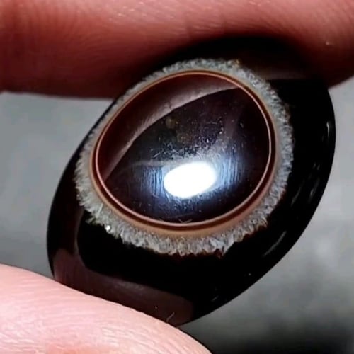 حجر سليماني هندي أسود فلور عين كبيرة في المنتصف