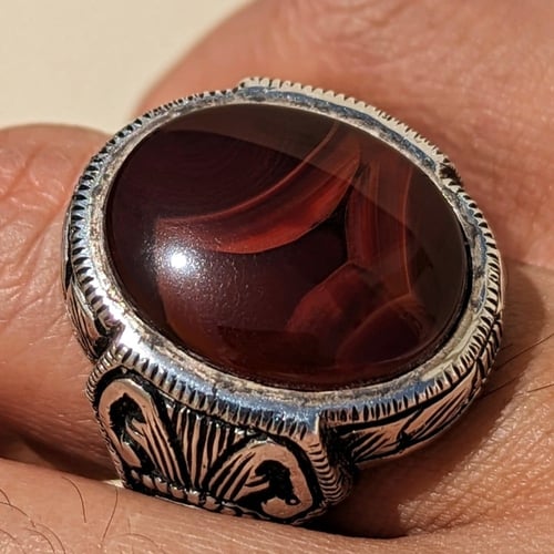 خاتم عقيق يماني أصلي طبيعي كرزي مزعفر صياغة إشفاق